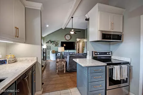Kitchen - 103 Sweet Bay, Flowood, MS 39232 photo 4 of 4
