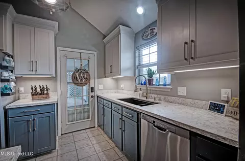 Kitchen - 103 Sweet Bay, Flowood, MS 39232 photo 1 of 4