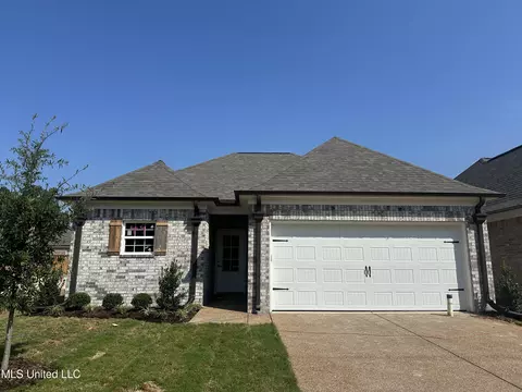 266 Country Garden Dr, Southaven, MS 38671