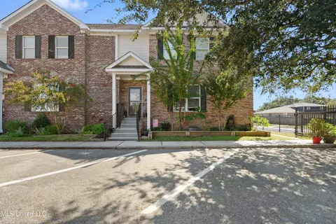 1805 Geerkin St #38, Pascagoula, MS 39581