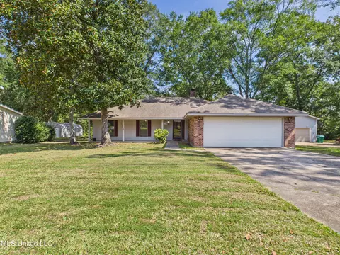 1504 Sioux Bayou Dr, Gautier, MS 39553