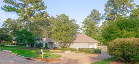 909 Monterey Dr, Madison, MS 39110 photo 2