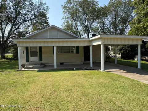 1109 N Yale St, Cleveland, MS 38732