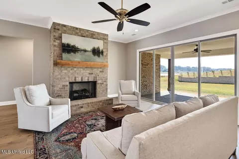 Living - 2115 Livingston Way, Hernando, MS 38632 photo 2 of 2