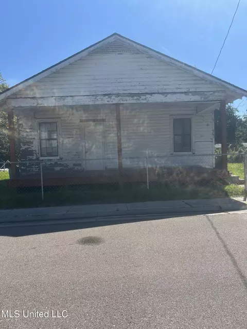 370 Croesus St, Biloxi, MS 39530