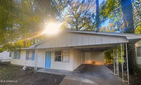 2759 Brookwood Dr, Jackson, MS 39212