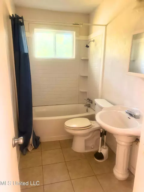 Bath - 2759 Brookwood Dr, Jackson, MS 39212 photo 2 of 2