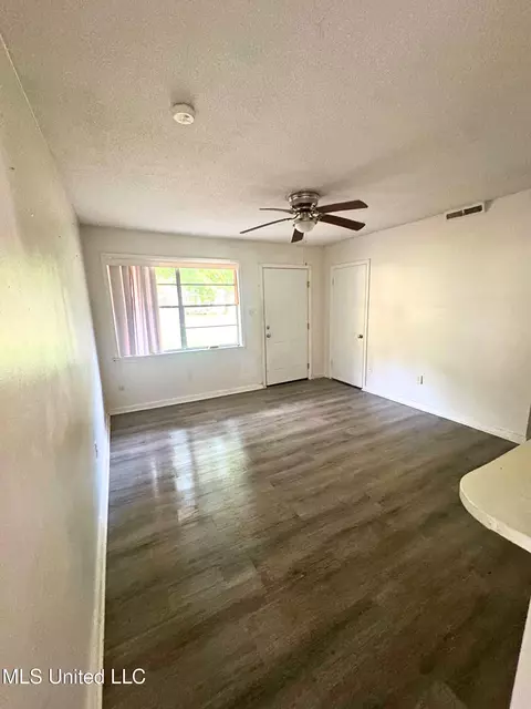 Living - 2759 Brookwood Dr, Jackson, MS 39212 photo 2 of 2