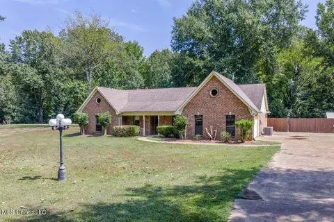 8620 E Cedar Lake Dr, Walls, MS 38680