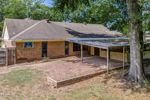 Exterior - 8620 E Cedar Lake Dr, Walls, MS 38680 photo 5 of 8