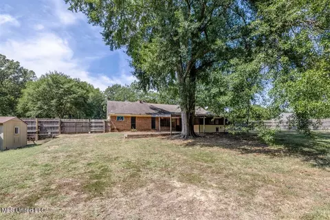 Exterior - 8620 E Cedar Lake Dr, Walls, MS 38680 photo 6 of 8