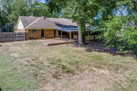 Exterior - 8620 E Cedar Lake Dr, Walls, MS 38680 photo 3 of 8