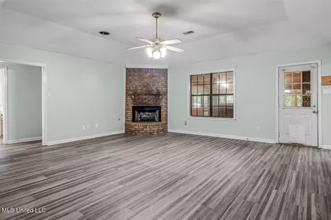 Living - 8620 E Cedar Lake Dr, Walls, MS 38680 photo 1 of 4