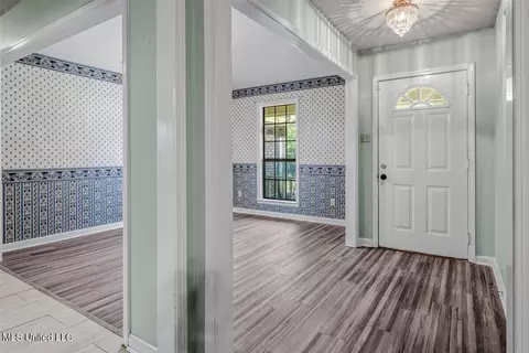 Entry Way - 8620 E Cedar Lake Dr, Walls, MS 38680 photo 1 of 2