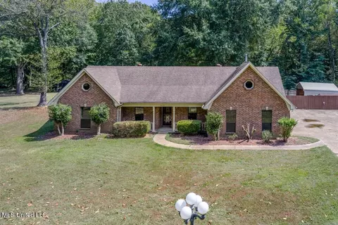 Exterior - 8620 E Cedar Lake Dr, Walls, MS 38680 photo 2 of 8