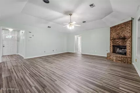 Living - 8620 E Cedar Lake Dr, Walls, MS 38680 photo 4 of 4