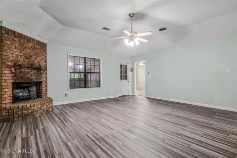 Living - 8620 E Cedar Lake Dr, Walls, MS 38680 photo 2 of 4