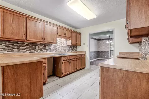 Kitchen - 8620 E Cedar Lake Dr, Walls, MS 38680 photo 2 of 2