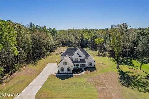 Exterior - 14691 Hidden Loop, Byhalia, MS 38611 photo 12 of 15