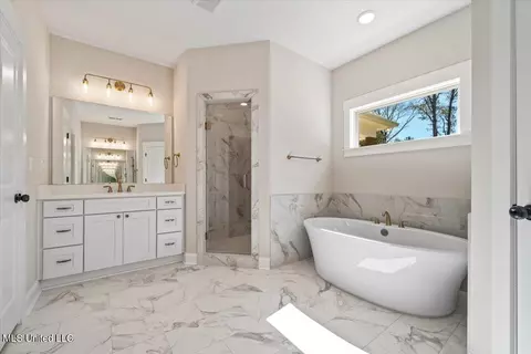 Bath - 14691 Hidden Loop, Byhalia, MS 38611 photo 5 of 7