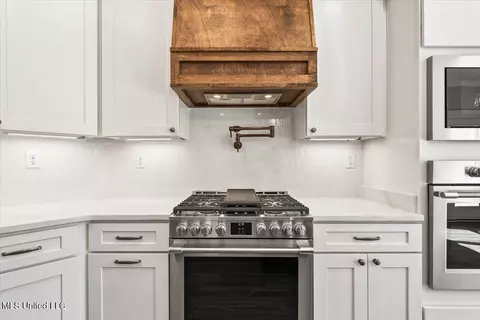Kitchen - 14691 Hidden Loop, Byhalia, MS 38611 photo 3 of 5