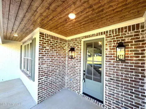 Exterior - 14691 Hidden Loop, Byhalia, MS 38611 photo 2 of 15