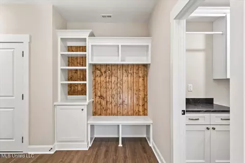 Entry Way - 14691 Hidden Loop, Byhalia, MS 38611 photo 7 of 8
