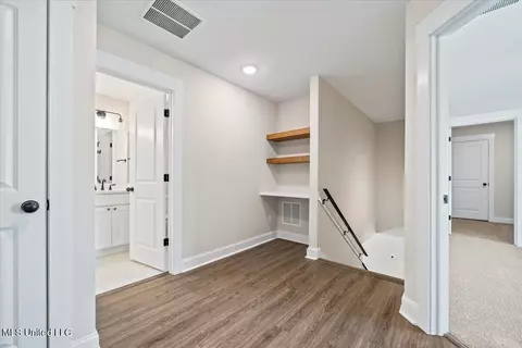 Entry Way - 14691 Hidden Loop, Byhalia, MS 38611 photo 8 of 8