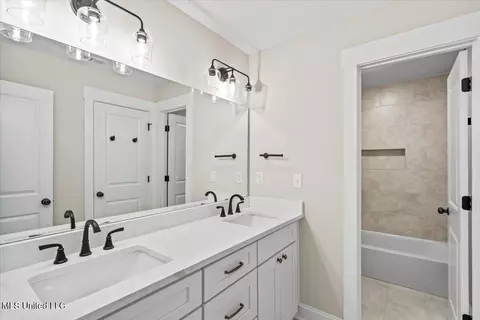 Bath - 14691 Hidden Loop, Byhalia, MS 38611 photo 7 of 7
