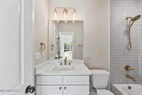 Bath - 14691 Hidden Loop, Byhalia, MS 38611 photo 3 of 7