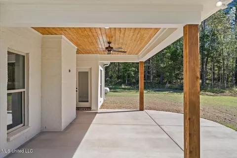 Exterior - 14691 Hidden Loop, Byhalia, MS 38611 photo 7 of 15