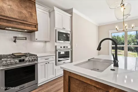 Kitchen - 14691 Hidden Loop, Byhalia, MS 38611 photo 4 of 5