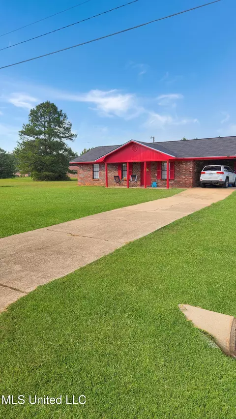 422 Graves St, Forest, MS 39074