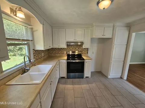 Kitchen - 2445 Highway 16, Carthage, MS 39051 photo 2 of 3