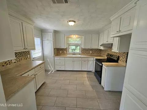 Kitchen - 2445 Highway 16, Carthage, MS 39051 photo 1 of 3