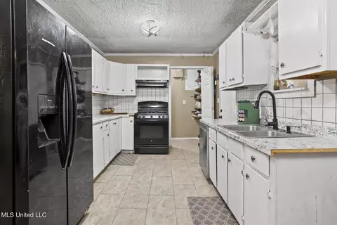 Kitchen - 3820 Farr Rd, Edwards, MS 39066 photo 1 of 1