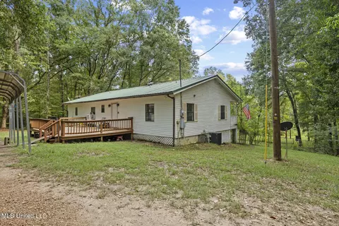 3820 Farr Rd, Edwards, MS 39066