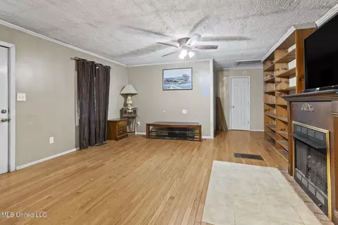 Living - 3820 Farr Rd, Edwards, MS 39066 photo 1 of 2