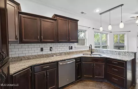 Entry Way - 9389 Thornridge Dr, Hernando, MS 38632 photo 4 of 10