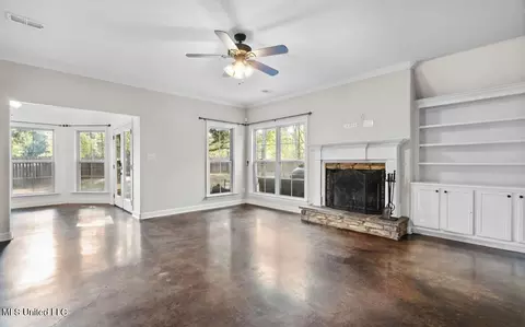 Living - 9389 Thornridge Dr, Hernando, MS 38632 photo 2 of 3