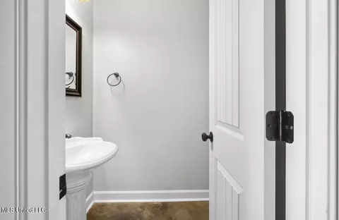 Entry Way - 9389 Thornridge Dr, Hernando, MS 38632 photo 6 of 10