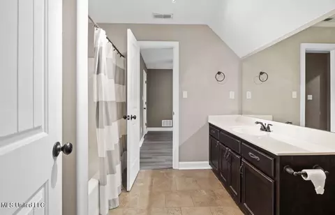 Entry Way - 9389 Thornridge Dr, Hernando, MS 38632 photo 9 of 10
