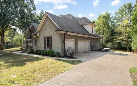 Exterior - 9389 Thornridge Dr, Hernando, MS 38632 photo 5 of 12