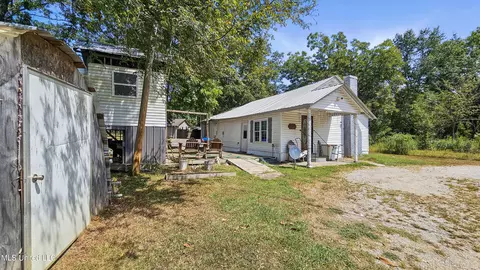744 W Cooper St, Ripley, MS 38663