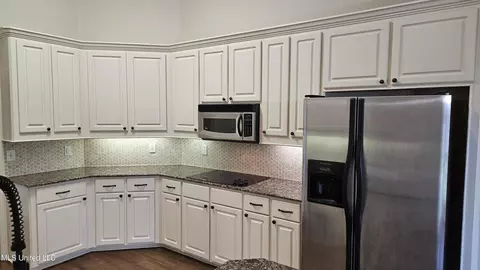 Kitchen - 126 Turtle Ridge Dr, Brandon, MS 39047 photo 4 of 9