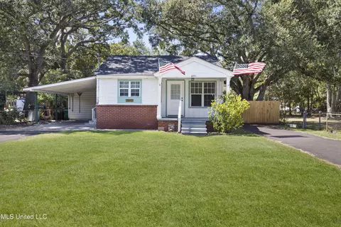2105 9th St, Pascagoula, MS 39567