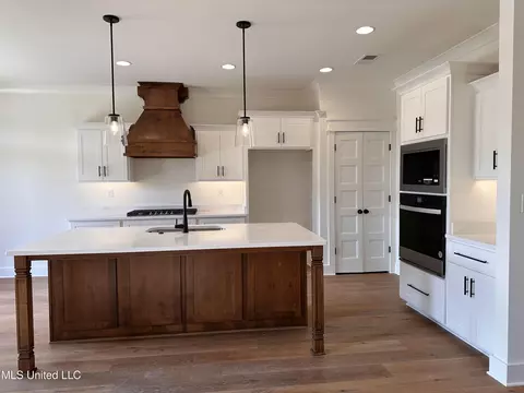 Kitchen - 3617 Kreunen St, Nesbit, MS 38651 photo 4 of 5