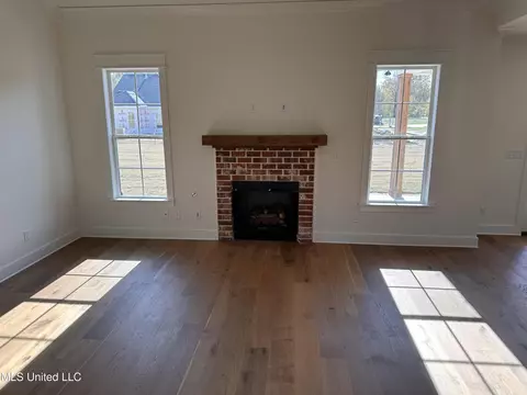 Living - 3617 Kreunen St, Nesbit, MS 38651 photo 1 of 2