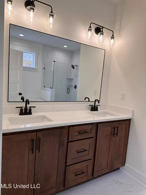 Bath - 3617 Kreunen St, Nesbit, MS 38651 photo 6 of 6