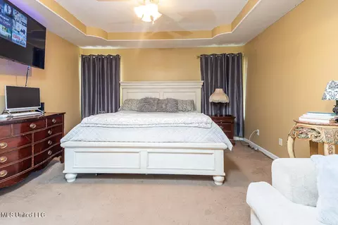 Bedroom - 994 Deer Creek Dr, Hernando, MS 38632 photo 2 of 4